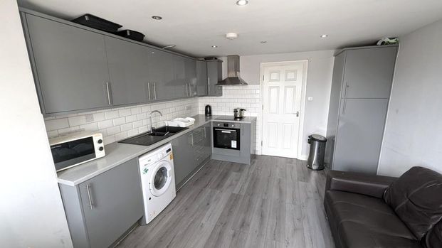 2 bedroom flat to rent - Photo 1