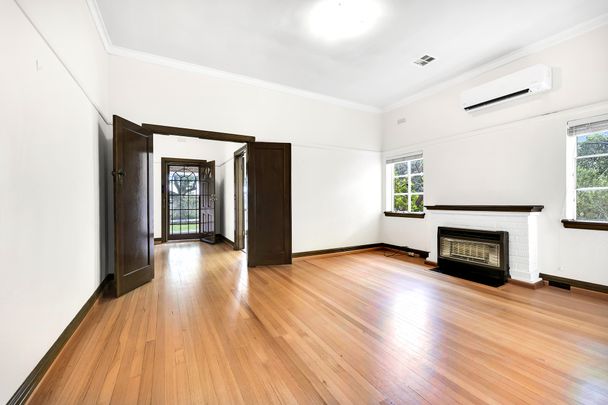 1 Valley Parade, Glen Iris VIC 3146 - House For Rent | Domain - Photo 1