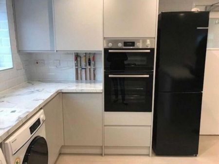 6 bedroom semi-detached house to rent - Photo 5