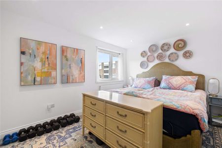 Halston Close, London, SW11 6RH - Photo 3