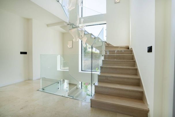 Luxury Villa for rent in Benahavís, Andalusia - Photo 1