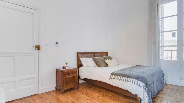 Room in a shared 5-bedroom apartment for rent in Sol - Foto 1