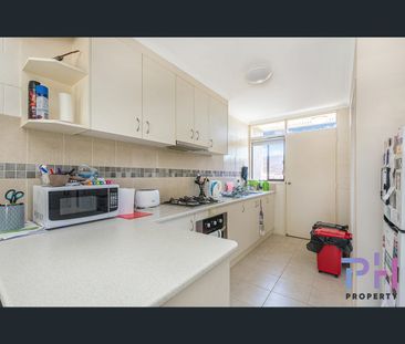 2/30 Pilcher Street, Strathdale, Vic 3550 - Photo 1
