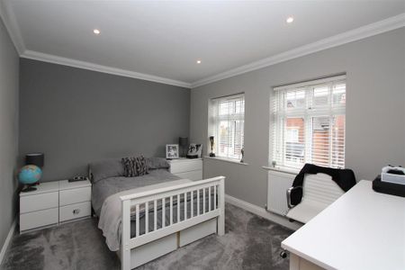 6 bedroom detached house to rent - Photo 4