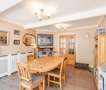5 bedroom House To Let - Photo 4