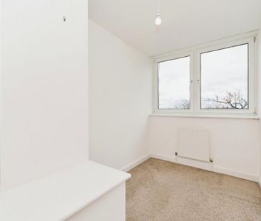 3 bedroom flat to rent - Photo 6