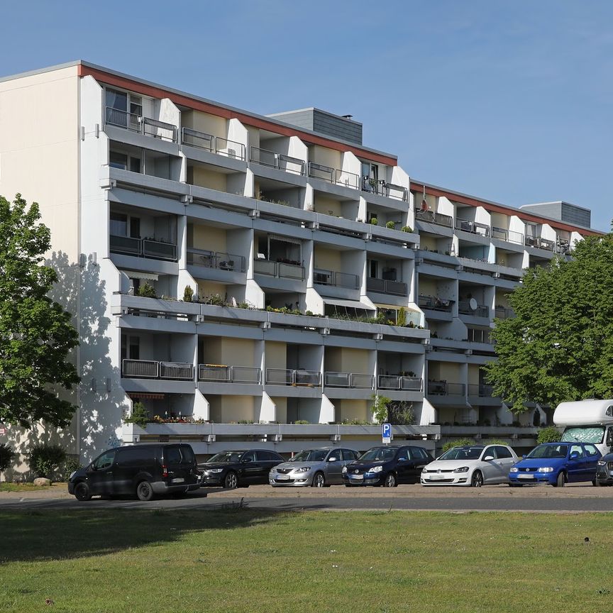 2-Zimmer-Wohnung mit Personenaufzug // 1.OG 4. Mieteinheit von rechts - Foto 1