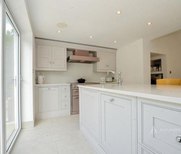 2 bedroom semi-detached house to rent - Photo 6