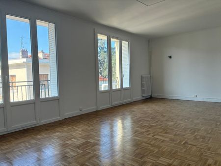 Location Appartement 4 pièces 87m² VALENCE 26000 - Photo 2