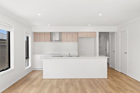 Stylish Family Living in Fairway Meadows - Photo 4