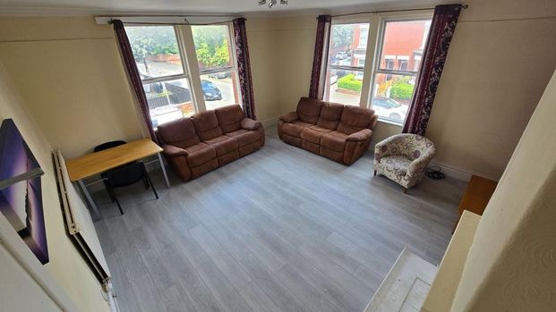 6 bedroom detached house to rent - Photo 1