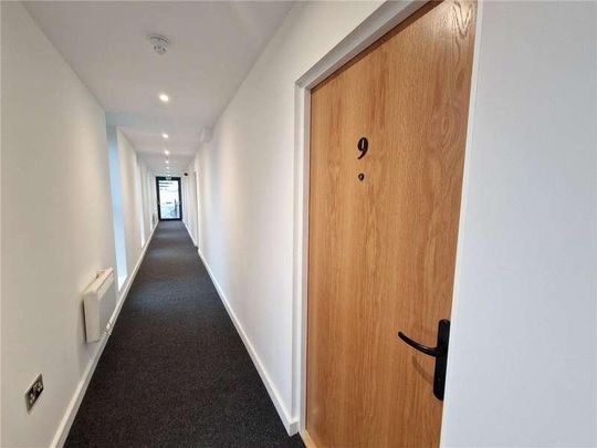 Tealing Drive, Epsom, Surrey, KT19 - Photo 1