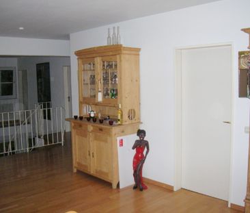 Mehr als nur vier Wände: Wohnen auf zwei Ebenen mit Terrasse und Ga... - Foto 3