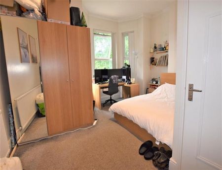 4 Bedroom Terraced To Let - Photo 5