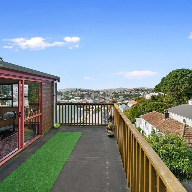 2 bedr townhouse with garage in Hataitai village - Photo 1