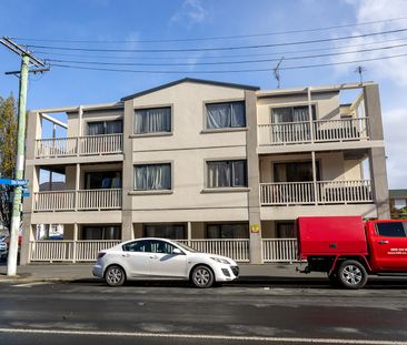 On-Campus Flat – Opposite Uni Library. Available for 2025! - Photo 3