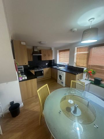 4 bed house to rent in Britten Close - Photo 4