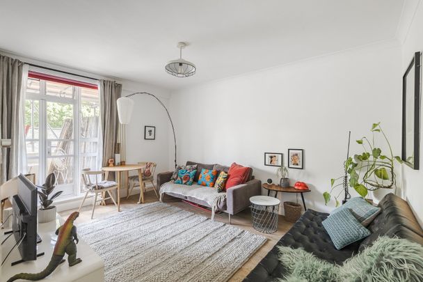 Hallfield Estate, Bayswater, London, W2 - Photo 1