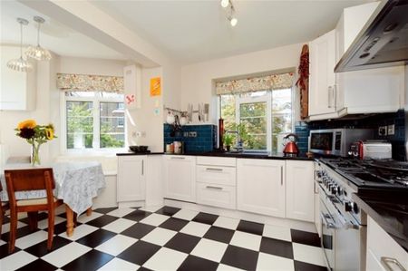3 Bed Flat, Chester Close, TW10 - Photo 5