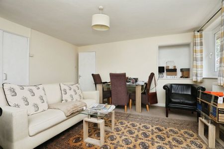 Upton Road - Photo 2