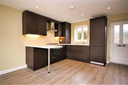 2 bedroom semi-detached house to rent - Photo 2
