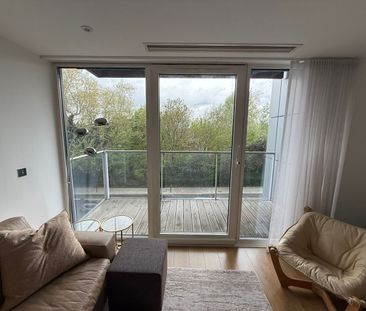2 Bed Flat, Queenstown Road, SW11 - Photo 2