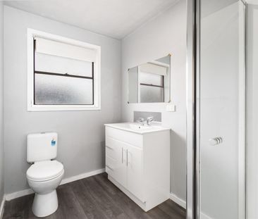 COMFORTABLE 3 BEDROOM HOME - Photo 1