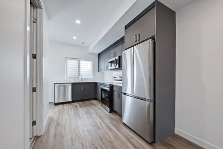 2032 18 Ave NW, Calgary - Photo 4