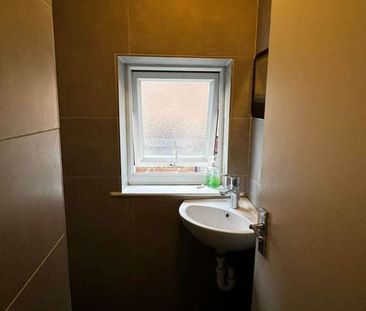 Room in a Shared House, Western Avenue, W3 - Photo 1