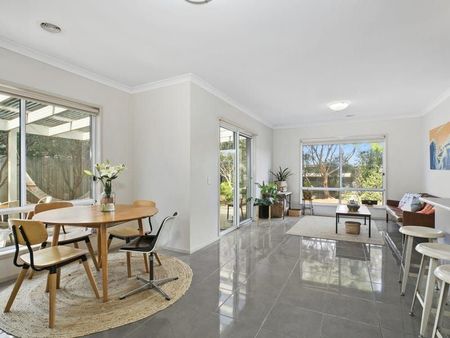 Family Home On The Lake - Photo 5