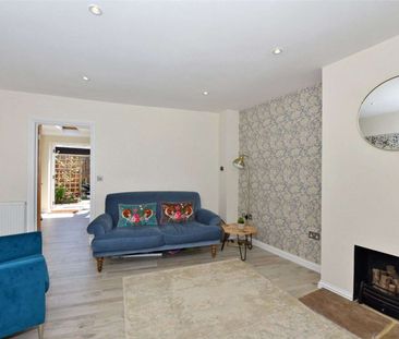 A charming cottage in the heart of Bray with river views. - Photo 2