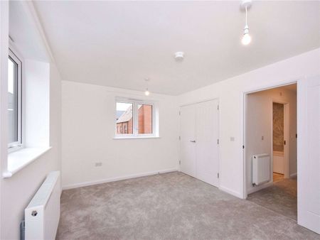 A three bedroom house in the popular Beaulieu Park development - Photo 3