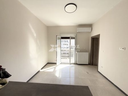 Ενοικιάζεται εξαιρετικό διαμέρισμα 4ου ορόφου με ασανσέρ, επιφάνειας 80 τ.μ., στο κέντρο της Θεσσαλονίκης - Φωτογραφία 2