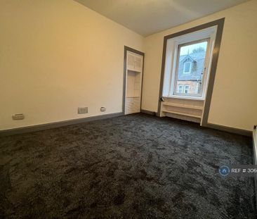 3 bedroom maisonette to rent - Photo 2