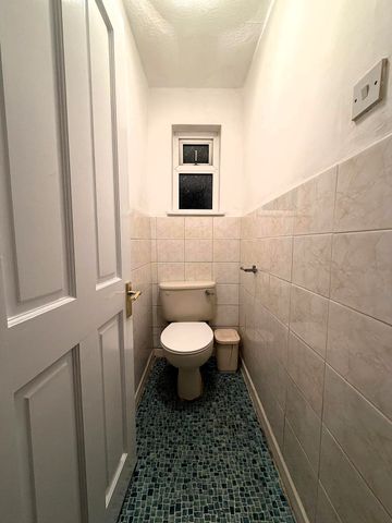 £1,450 PCM, Three Bedroom Semi-Detached House with Off-Road Parking, Garage and Large Enclosed Garden in Broadhaven, Leckwith, Cardiff, CF11 8DA - Photo 3