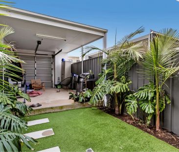 Immaculate 2-Bedroom Townhouse/Loft – Low-Maintenance Luxury in the... - Photo 6