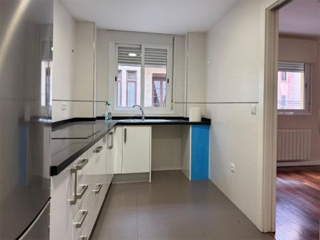 Piso de alquiler en Calle Bazán, 50, Barrio del Centro - Photo 2