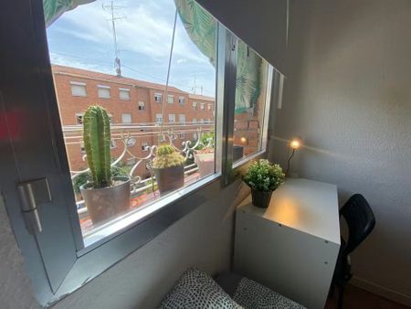 Calle de Almonacid, Madrid, Community of Madrid 28038 - Photo 4