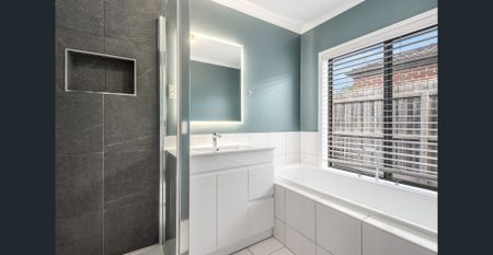 SPACIOUS, LIGHT & BRIGHT HOME! - Photo 2