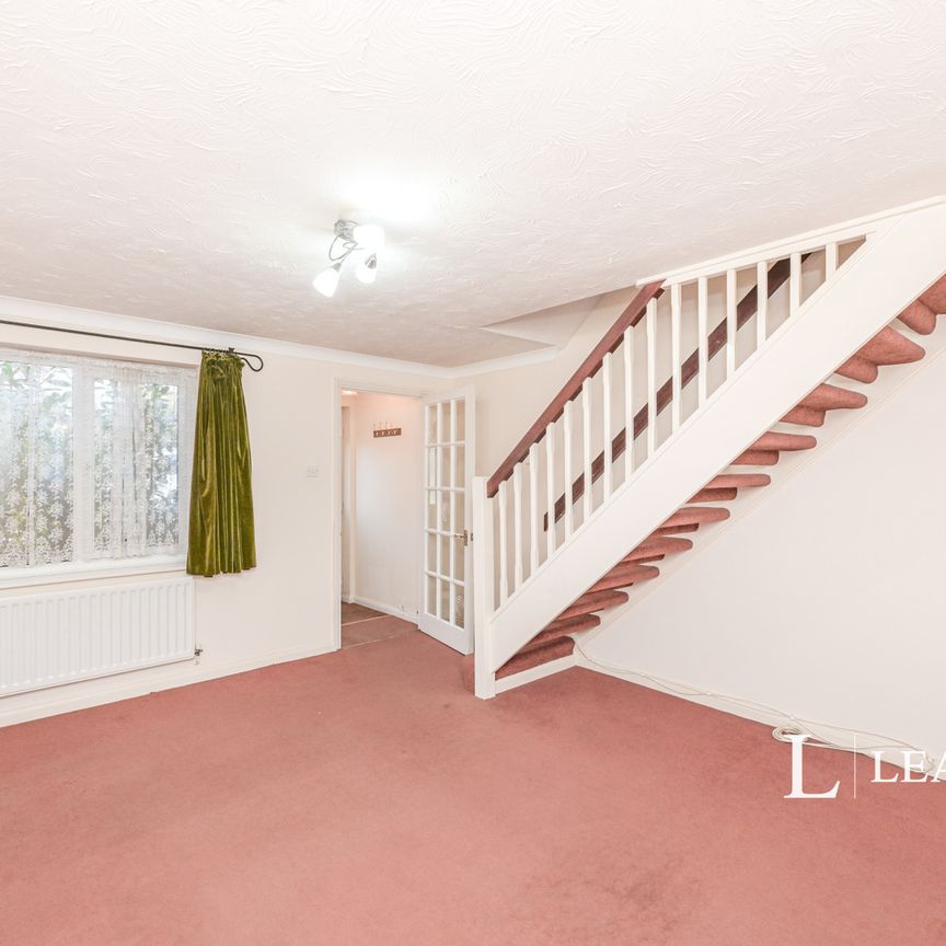 2 bedroom house to rent Sheldon Close, Harlow, CM17 - Photo 1