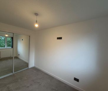 2 bedroom end of terrace house to rent - Photo 3