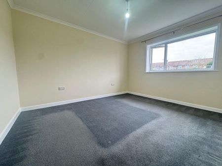 2 bedroom semi-detached bungalow to rent - Photo 2