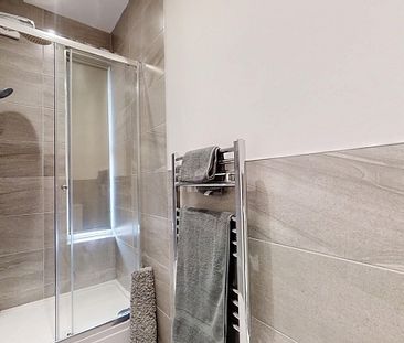 Newly Renovated 5-Bedroom, 5-Bathroom Property Near Hallam Universi... - Photo 4