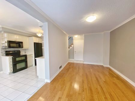 For Lease - 1 Teasdale Court, Aurora, Ontario - Photo 4
