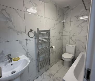 3 bedroom flat to rent - Photo 5