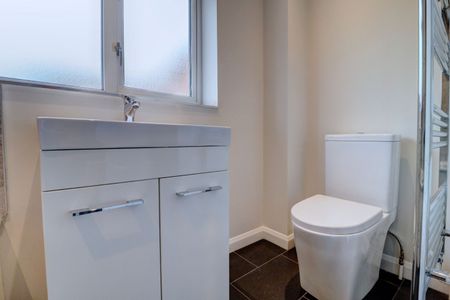 4 bedroom detached house to rent - Photo 3