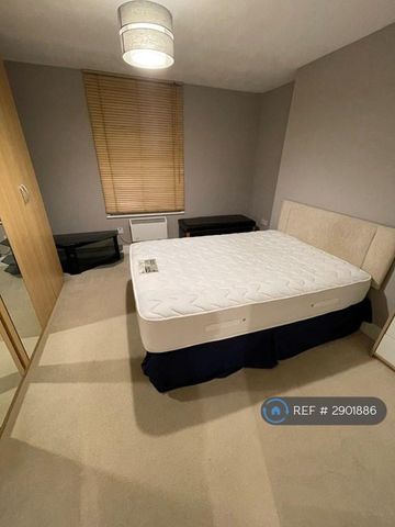 1 bedroom flat to rent - Photo 2