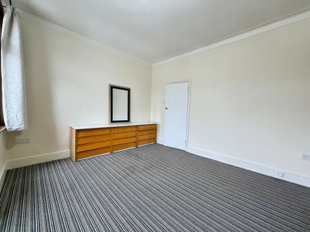 3 bedroom end of terrace house to rent - Photo 2