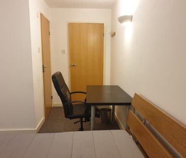 2 Bed Flat, Park West, NG7 - Photo 3