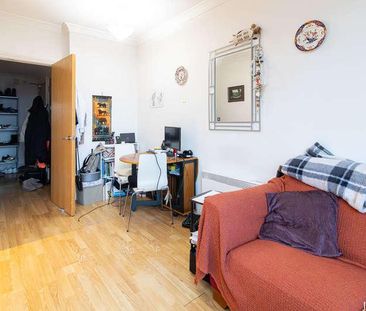 The Green Apartments, Broadway Plaza, B16 - Photo 4